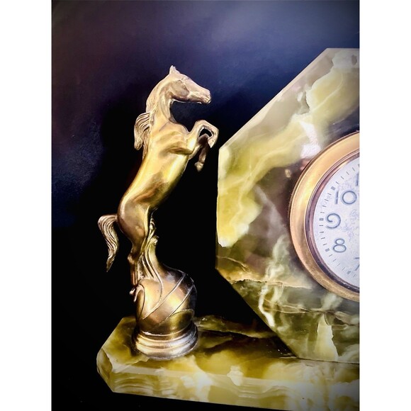 Antique Estate Piece Onyx Art Deco Circa '38 Master Crafters Horse Mantel Clock - Picture 3 of 8